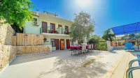 St. Nicholas Pension Hotels in Gelemis
