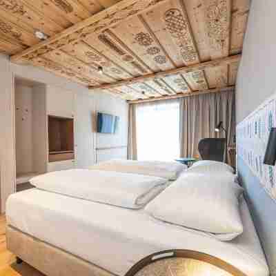 Upside down Town Hotel-Neue Post Rooms