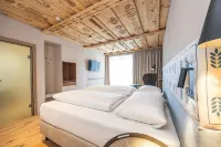 Upside down Town Hotel-Neue Post