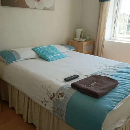 En Suite Shower Room Double Room with 1 Double Deyr