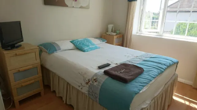 En Suite Shower Room Double Room with 1 Double Deyr Hotels in Sipson