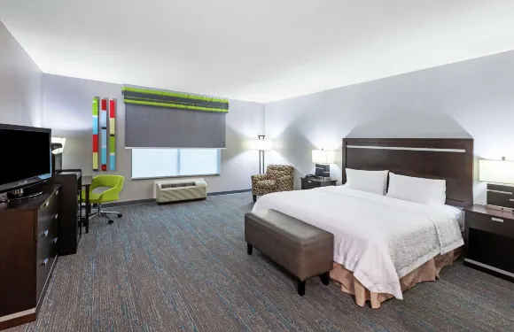 休斯頓/利格城歡朋套房酒店