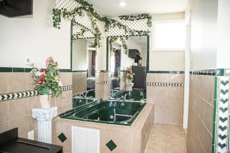 Capri Inn and Suites Отели рядом с достопримечательностью «Шортаун Баллпарк»