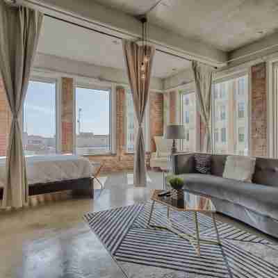 Luxury Downtown Dallas Stay by Amyfinehouse Rooms