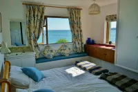 The Cottage - Sea Views, Direct Access to Beach, Pet Friendly Hotels in Amroth
