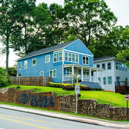 Twin Homes - 8 Bedroom Retreat in Central ATL