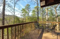 Bear Hideaway Cozy 3BR Cabin Hotels in Sevier County
