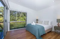 Luxury Waterfront Stay at Tallebudgera Creek