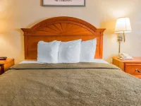 Quality Inn Grand Rapids North ウォーカーのホテル