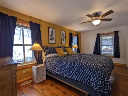 Old Post Office - Fam/Pet/EV Friendly in wild and wonderful Canaan Valley, WV!