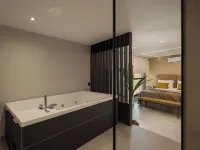 Theta Boutique Hotel - Bathtub