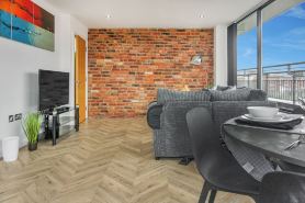 2 Bed Penthouse-Sleeps 4 with Wraparound Balcony