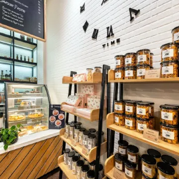 Siam Subway Hostel & Café Отели рядом с достопримечательностью «Ват-Сакет»