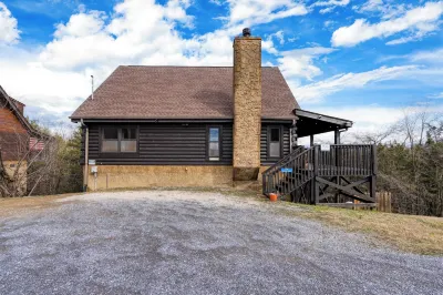 Mountains Are Calling by AvantStay Sleeps 8 Hot Tub Game Loft Located in Douglas Lake Resort Hotel in zona Sims Point