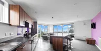 5 Bed Apartment @ Derriford Stays by Pureserviced Hôtels à : Wotter