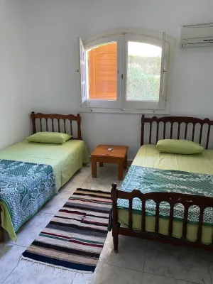 Sunny 4-Bedroom Townhouse in Marina2 - North Coast - Families Only - Homestays