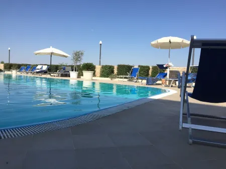 Park Hotel Elizabeth Отели рядом с достопримечательностью «Parrocchia Santa Maria di Monteverde»