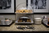 Hampton Inn & Suites by Hilton Truro - breakfast