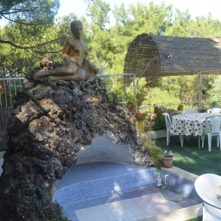 Tunc Hotel