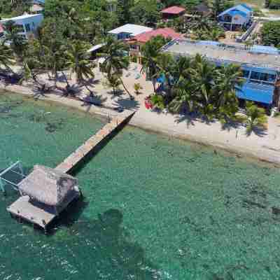 Parrot Cove Lodge Hotel Exterior