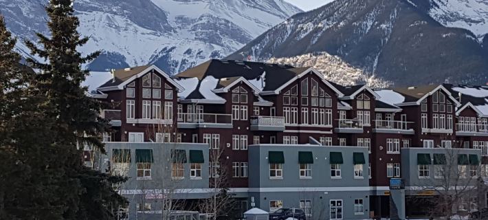 Sunset Mountain Inn Hotels in Canmore