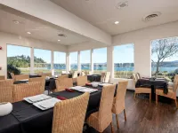 Waldport Bayfront Hotel & Restaurant Hotels in Waldport