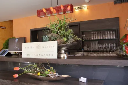 拉爾加餐廳酒店