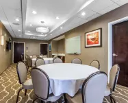 Comfort Suites-Youngstown North Hotels in Youngstown