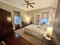 Barksdale House Inn Hotel berhampiran Dataran Marion