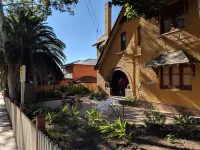 Burwood Bed and Breakfast Hotel a Strathfield