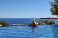 Luxury Villa Ocean Seeker with Pool - Private Pools