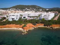 Aparthotel Tropic Garden Отели рядом с достопримечательностью «Bus Station Santa Eularia»