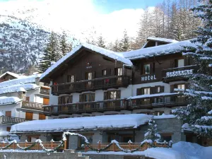 La Madonnina Del Gran Paradiso Wellness Hotel