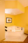 Courtyard Frederick - Bathtub