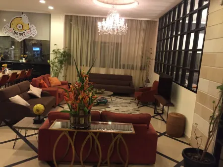 Royal Grand Hotel Отели в г. Грэйтер Монровия