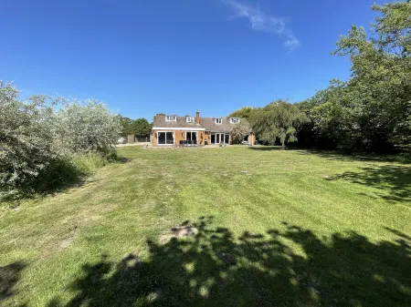 Haymills Guesthouse Отели в г. Балолл Коммон