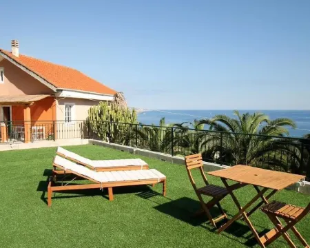 Agriturismo Un Mare di Fiori Hotels in Latte