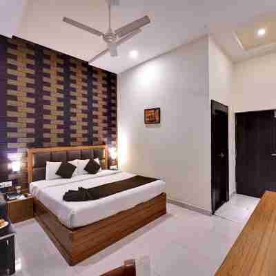 Genx Mirzapur Rooms