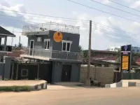 Solomon's Porch Hotel and Suites - 2-Star