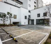 Merrymud Hotel - parking