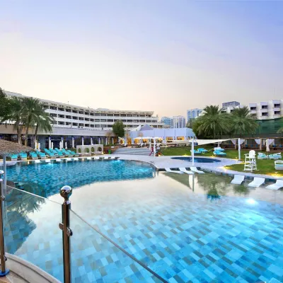 Le Meridien Abu Dhabi Resort Hoteles cerca de Centro Comercial Abu Dhabi Mall