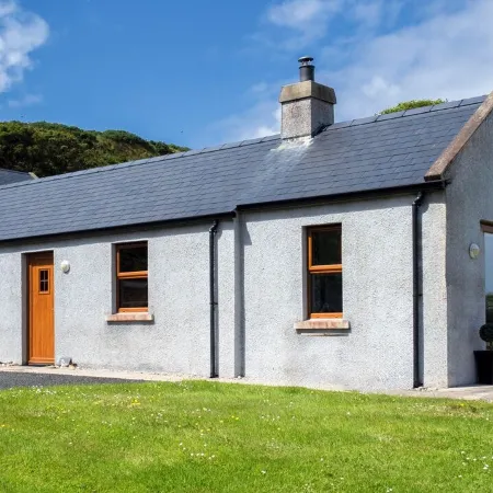 Kinbane Self Catering Cottages - 'Makem's Cottage'