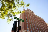 Hilton Milwaukee Hotels in Milwaukee