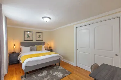 Tropical Vibes! Spacious 2BD/1BA, BBQ, Parking & more -10 min to Best Locations Citi Trends 주변 호텔