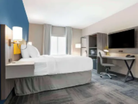 Comfort Inn & Suites Destin Near Henderson Beach Hotels in Destin