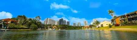 Jadon Place Holiday Apartments Отели рядом с достопримечательностью «Библиотека Бродбич»