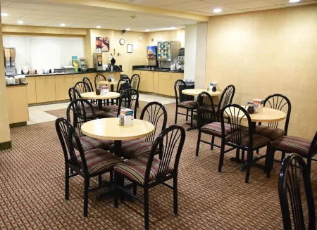 Quality Inn & Suites Council Bluffs - Omaha East Отели в г. Каунсил-Блафс