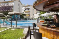 Nehô Suites Cannes Croisette - Pools