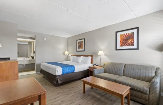 華美達普韋布洛酒店