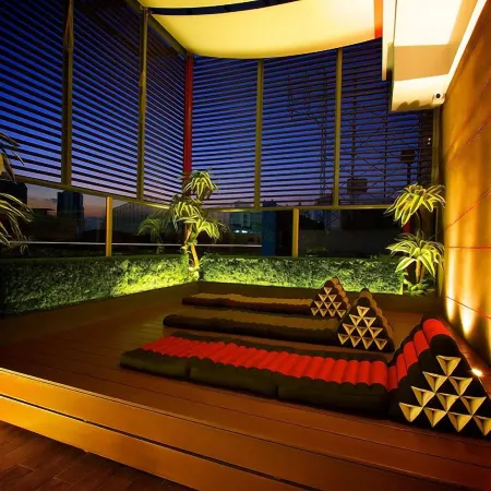 Ds67 Suites Отели рядом с достопримечательностью «Станция надземного метро Phra Khanong»
